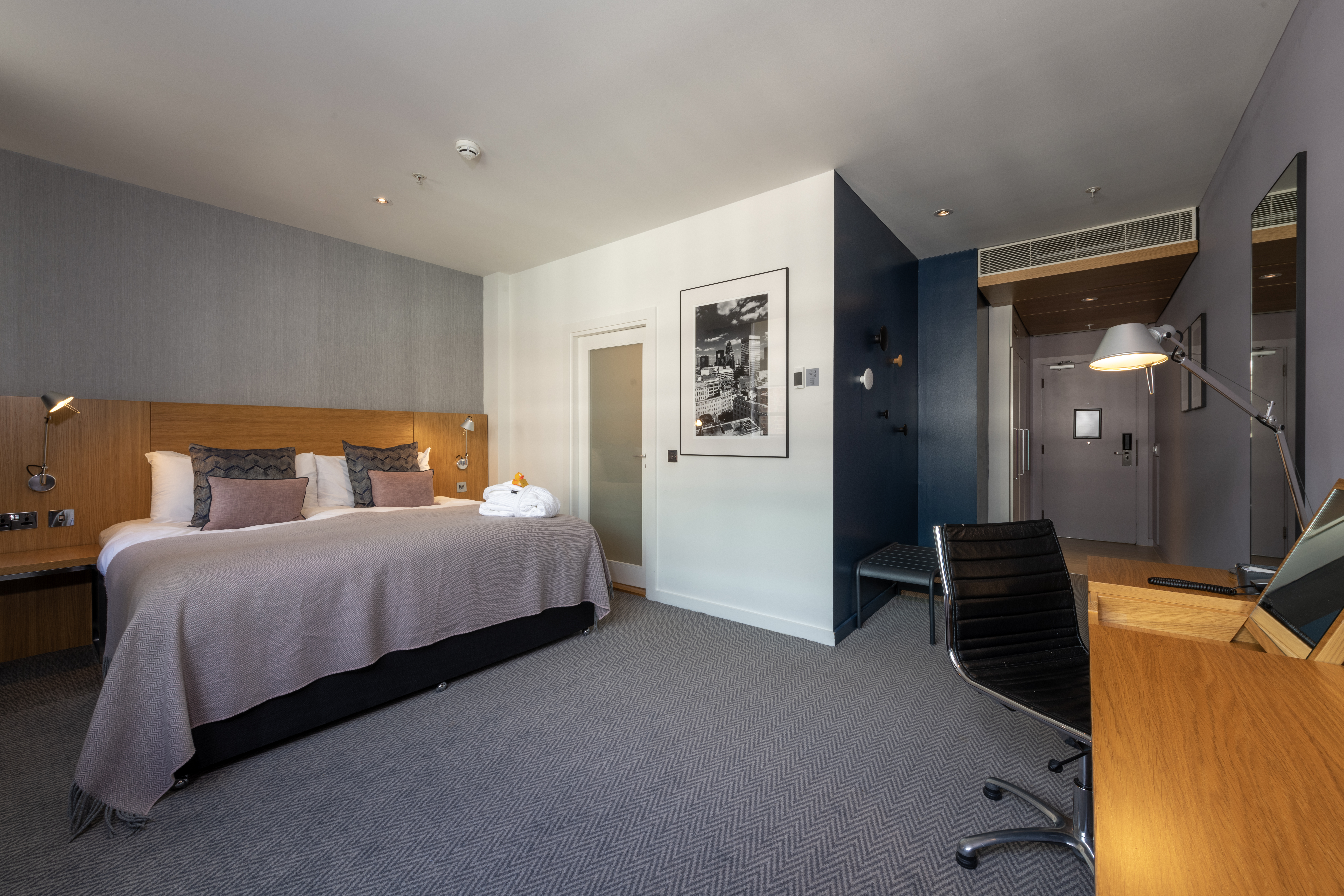 Superior Room at Apex City of London Hotel