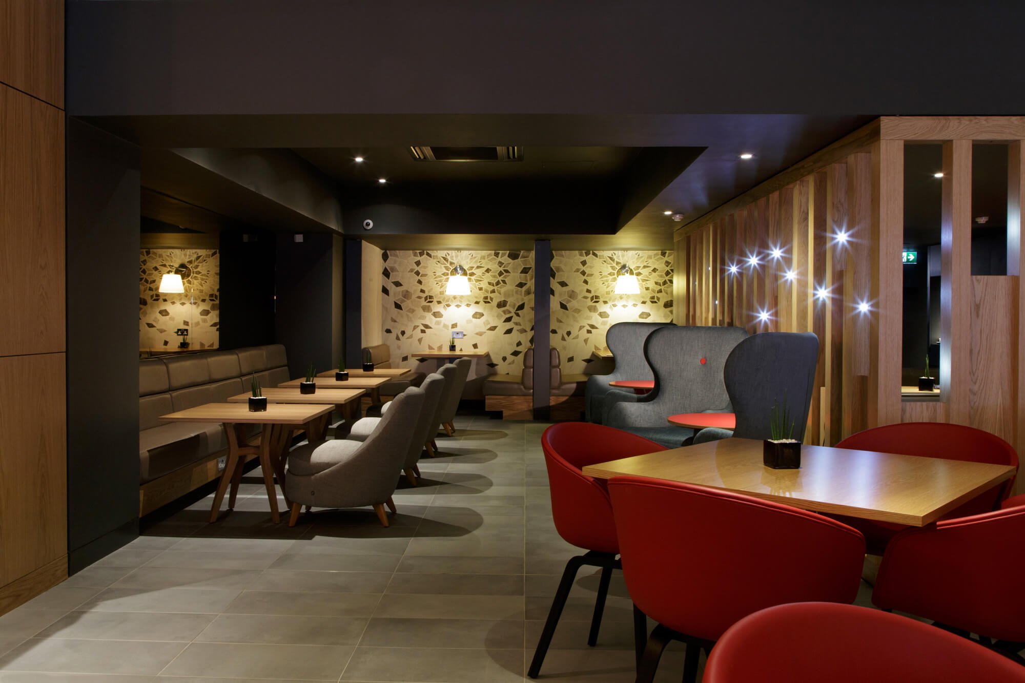 lounge area at apex city of glasgow hotel