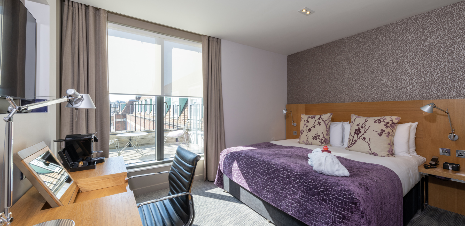 Deluxe Room at Apex Temple Court Hotel Deluxe Room at Apex Temple Court Hotel