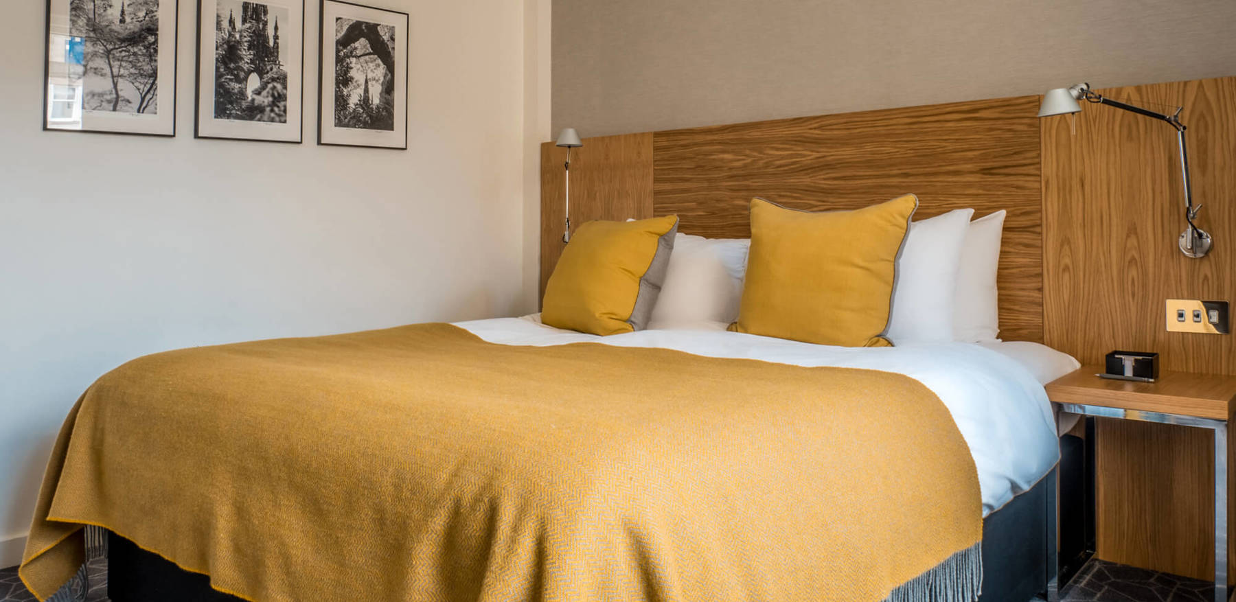 City Room king-size bed at Apex Waterloo Place Hotel