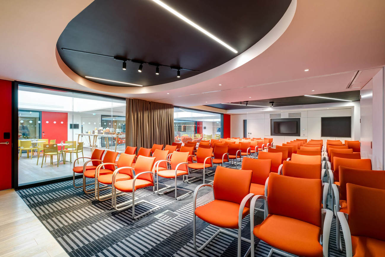 Kingsmead meeting room at Apex City of Bath Hotel set up theatre style