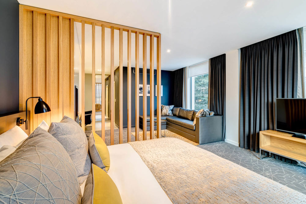 Deluxe Room at Apex City of Bath Hotel Super king-size bed in Deluxe Room at Apex City of Bath Hotel