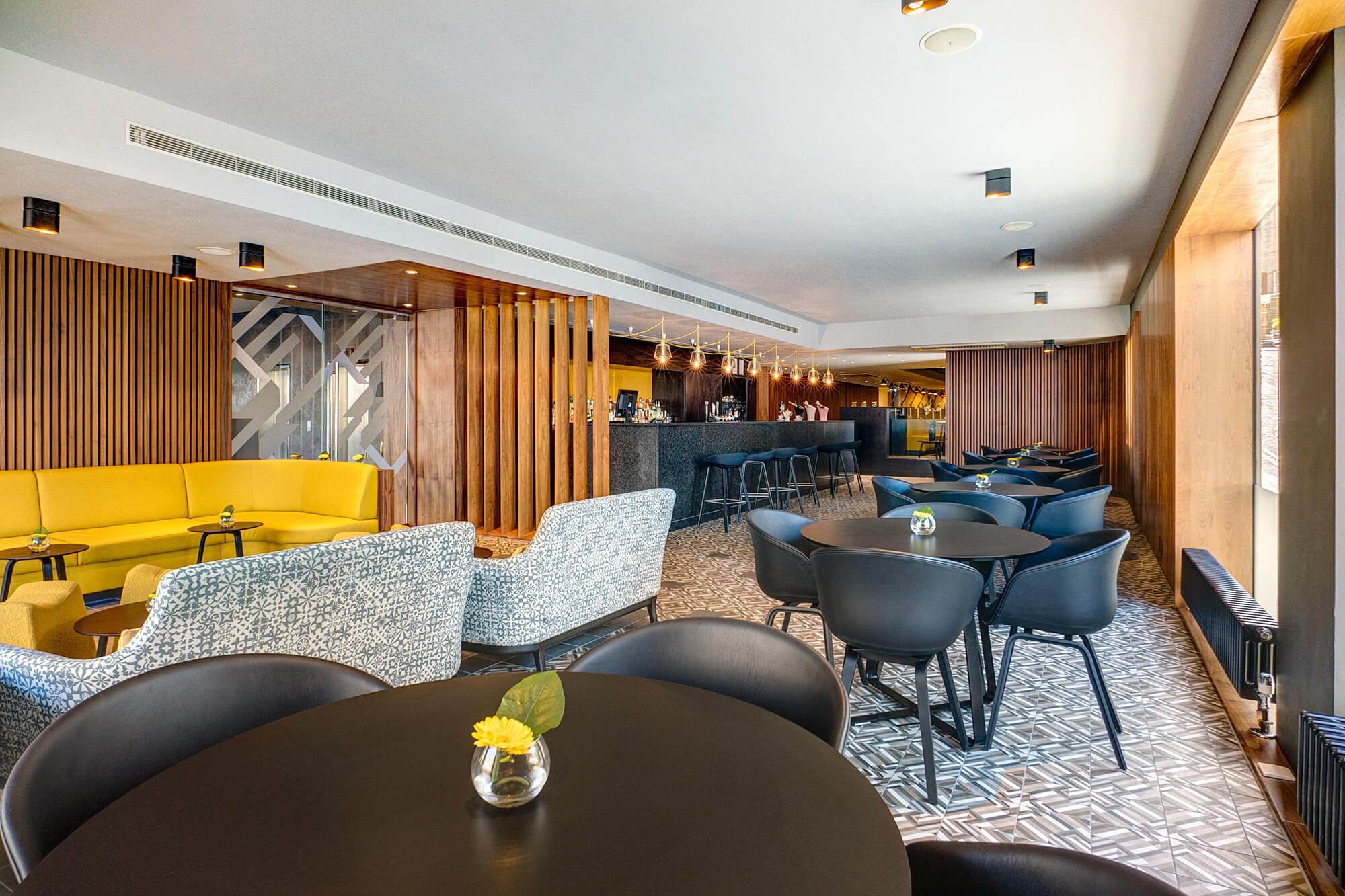 apex city of edinburgh dining area