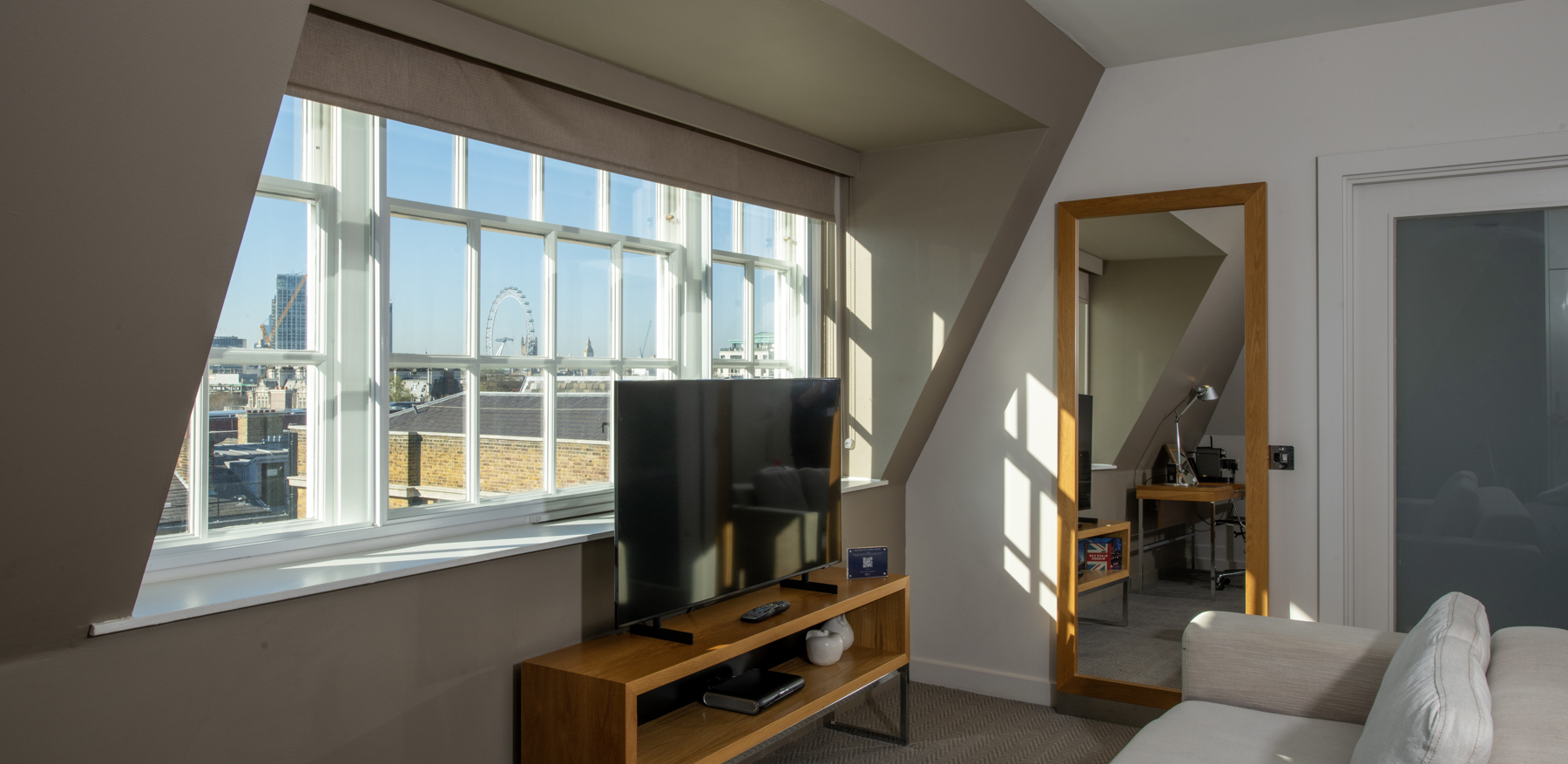 Deluxe Room at Apex Temple Court Hotel Deluxe Room at Apex Temple Court Hotel