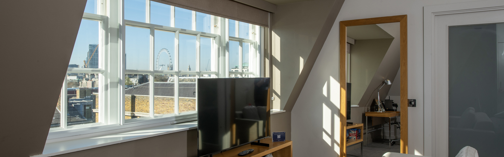 Deluxe Room at Apex Temple Court Hotel Deluxe Room at Apex Temple Court Hotel