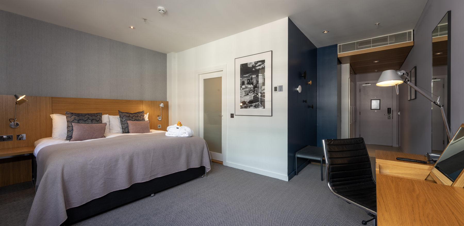 Superior Room at Apex City of London Hotel