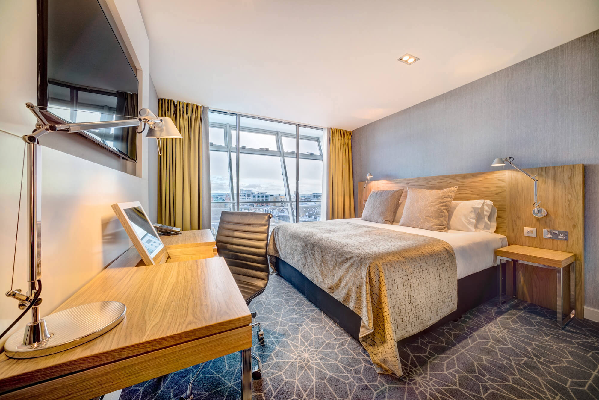 City view room with King size bed, desk, TV at Apex City of Glasgow Hotel City view room with King size bed, desk, TV at Apex City of Glasgow Hotel