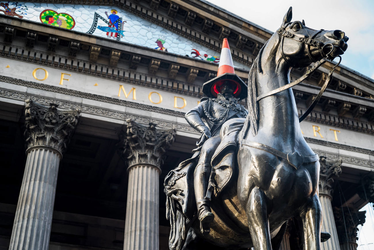 Duke of Wellington statue with traffic cone hat in front of Gallery of Modern Art in Glasgow