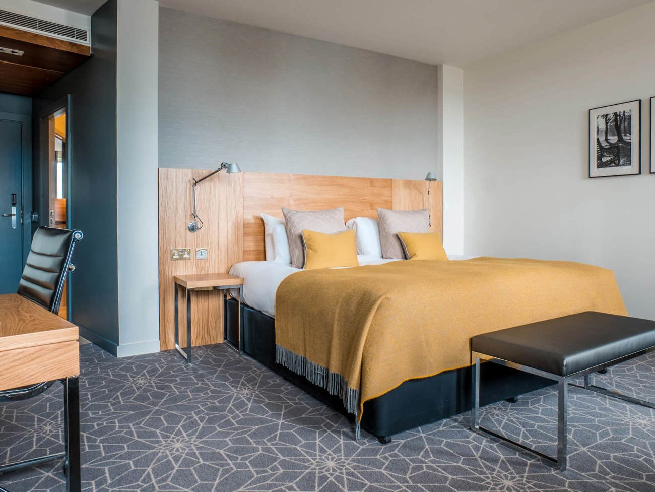 Superior Room at Apex Waterloo Place Hotel Superior Room with king-size bed at Apex Waterloo Place Hotel