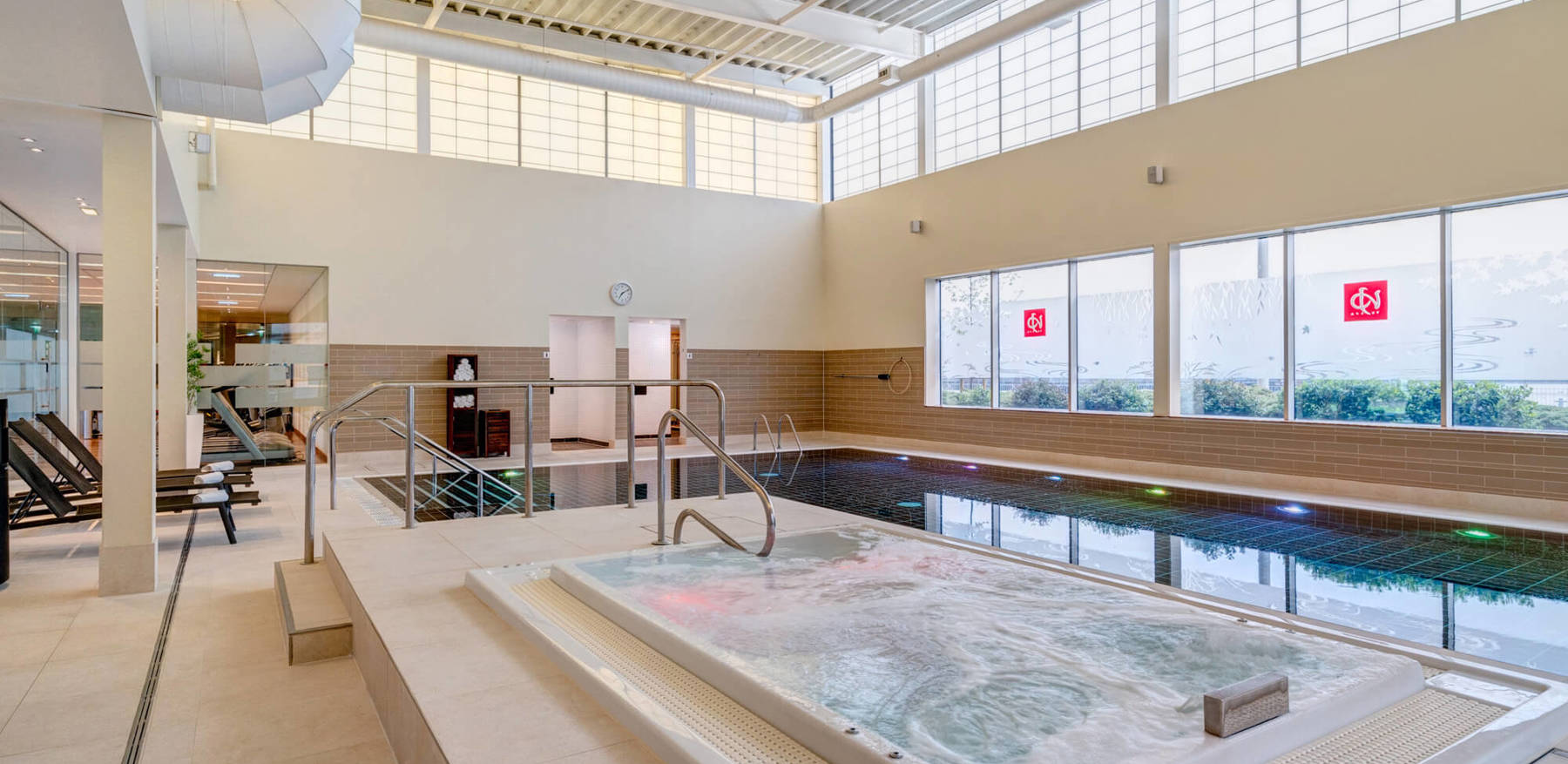 Swimming pool and hydrotherapy spa pool at Yu Spa Swimming pool and hydrotherapy spa pool at Yu Spa