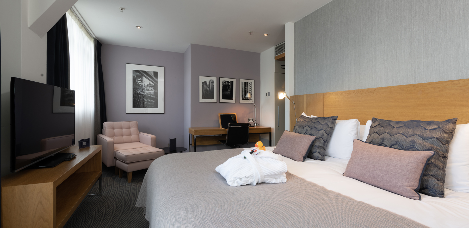 Deluxe Room at Apex City of London Hotel