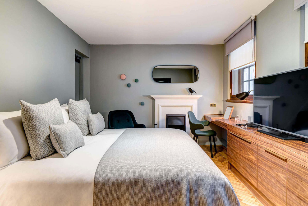 Bedroom in Temple Suite with king-size bed and TV at Apex Temple Court Hotel