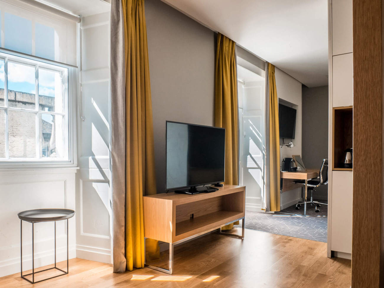 Master Suite at Apex Waterloo Place Hotel Master Suite TV and large windows at Apex Waterloo Place Hotel