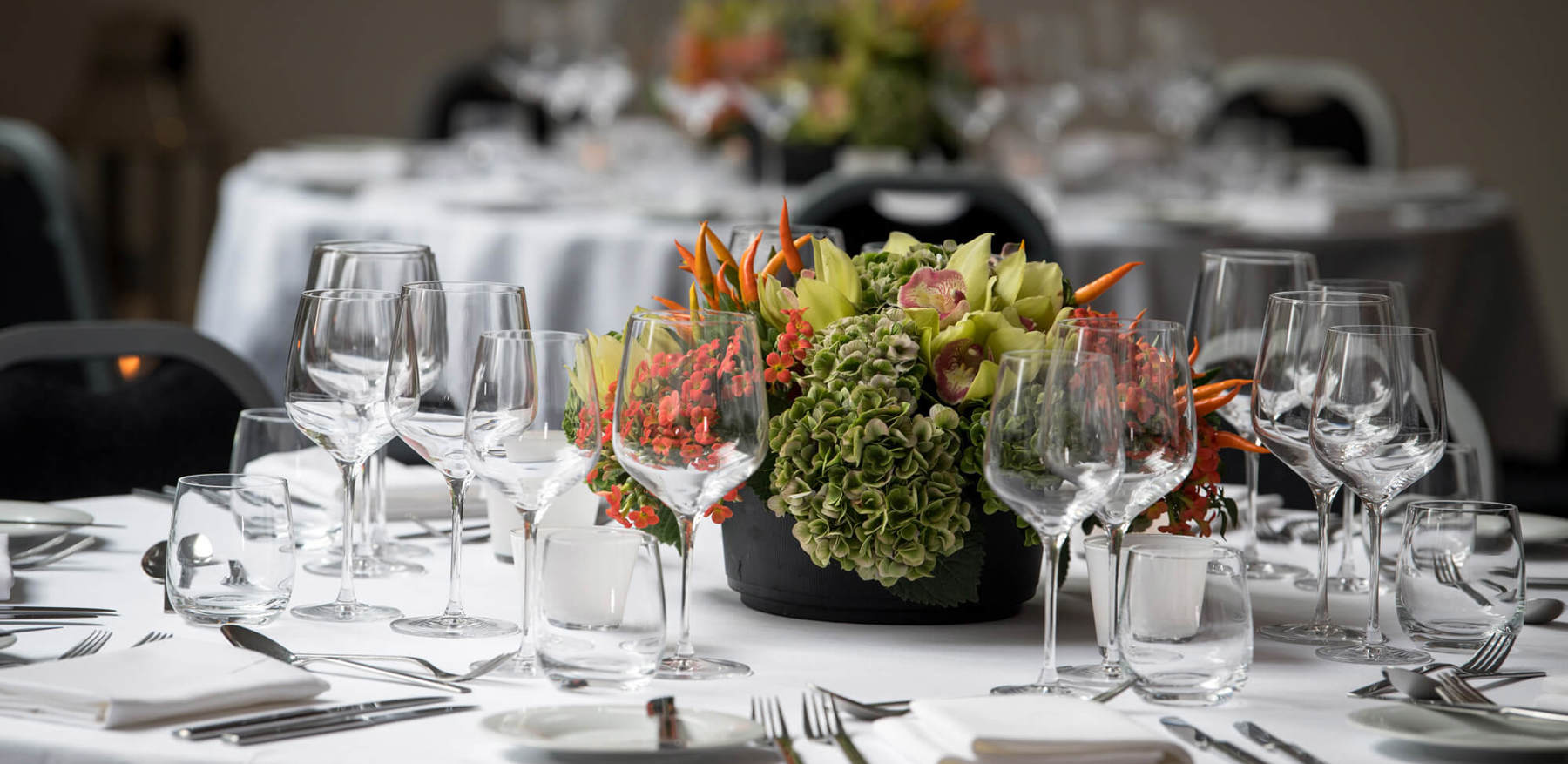 Wedding Table Setup With Floral Centre Piece Wedding Table Setup With Floral Centre Piece