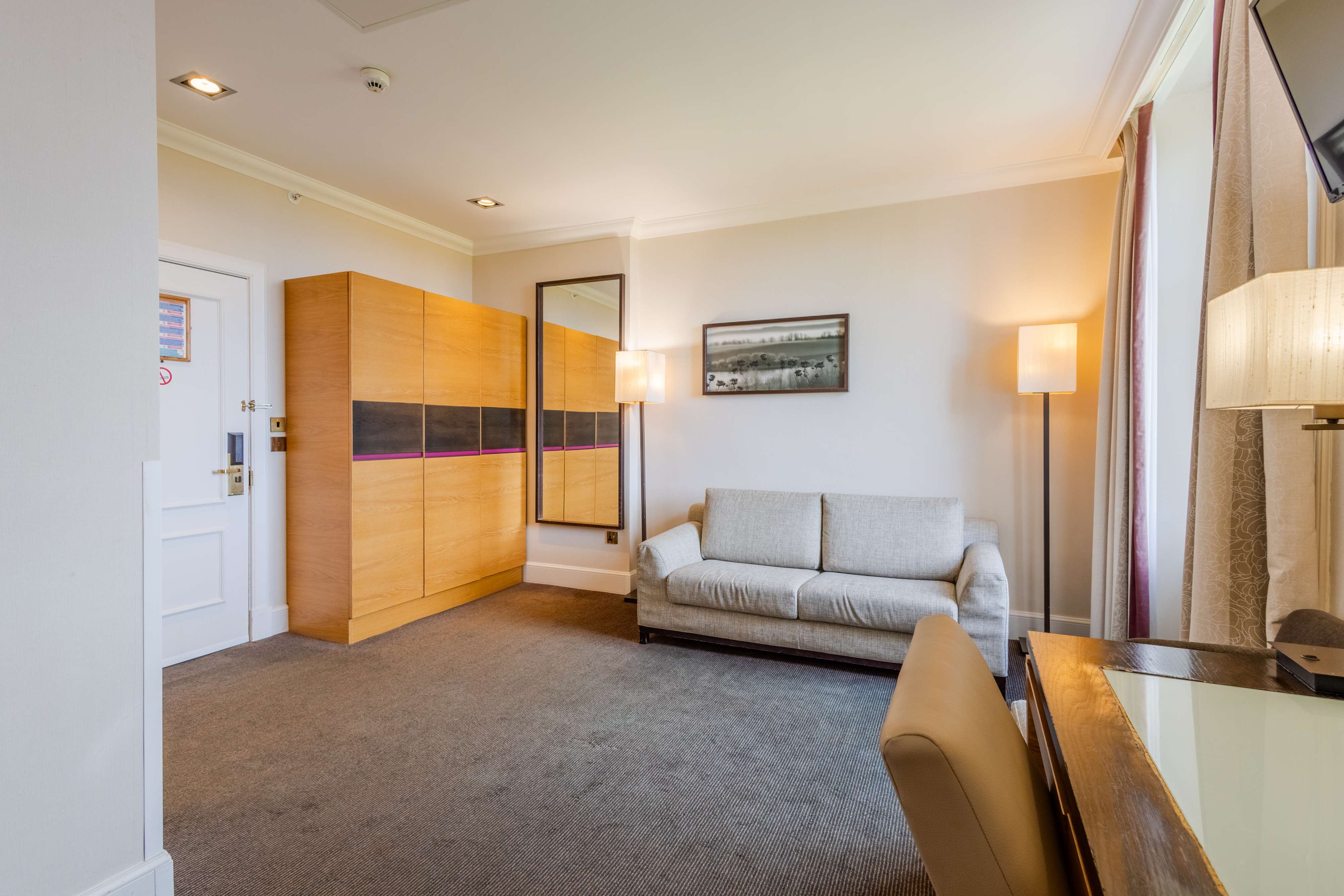 living area in the superior family room at apex dunblane hydro