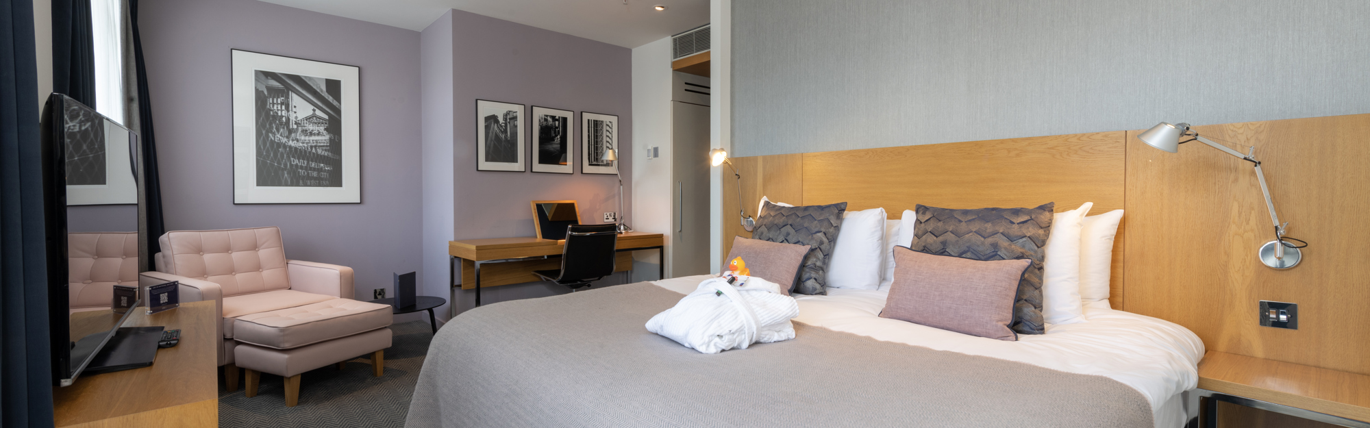 Deluxe Room at Apex City of London Hotel