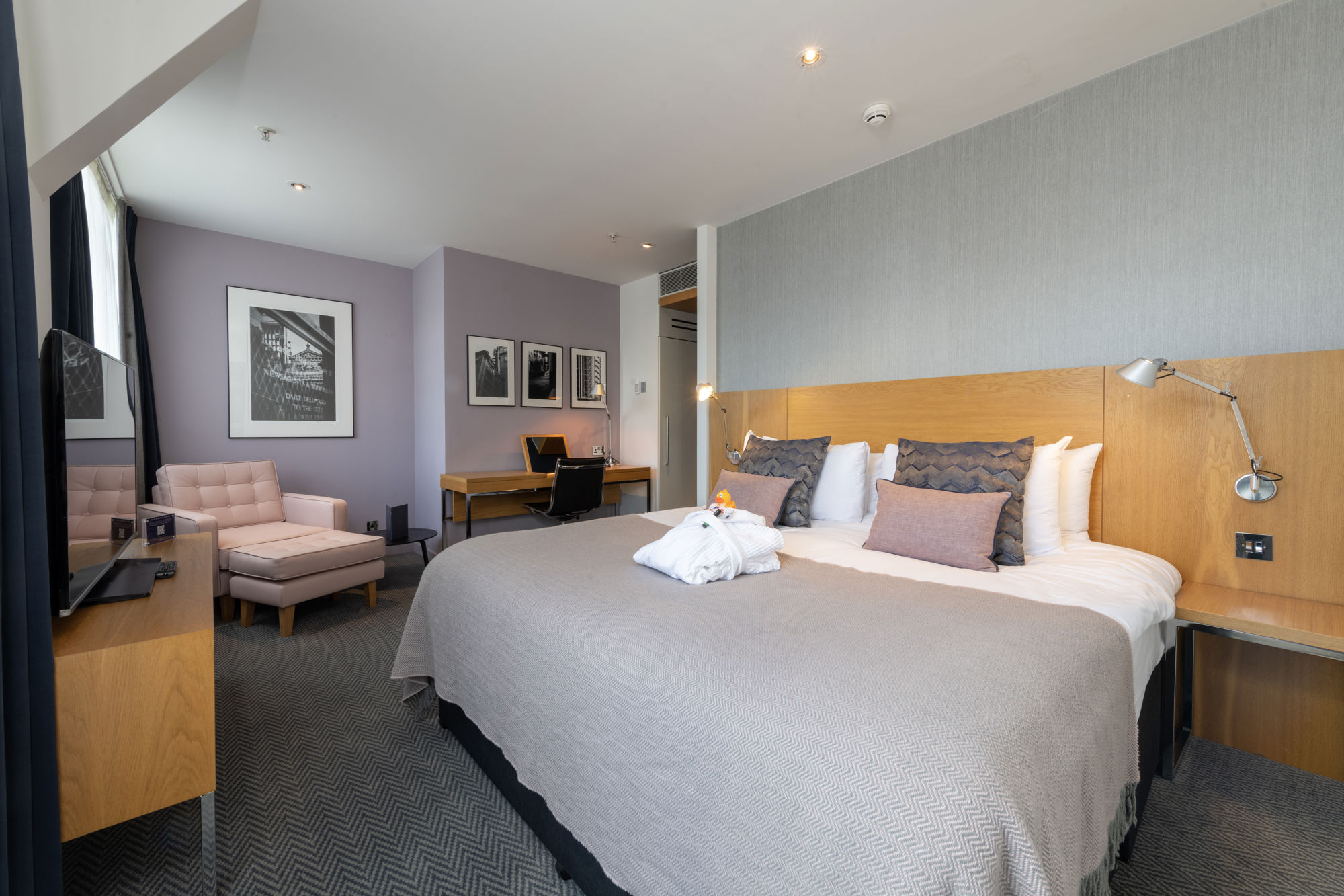 Deluxe Room at Apex City of London Hotel