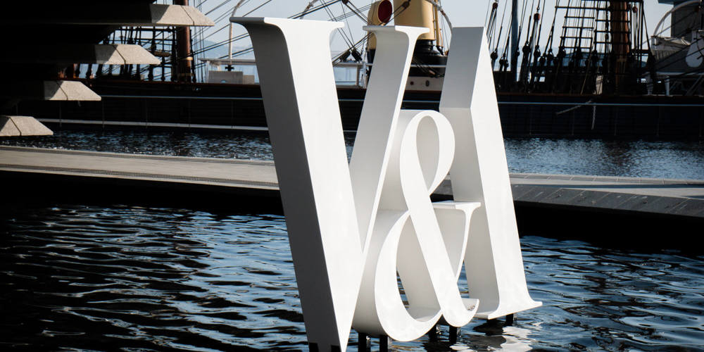 V&A Dundee V&A Dundee sign in water