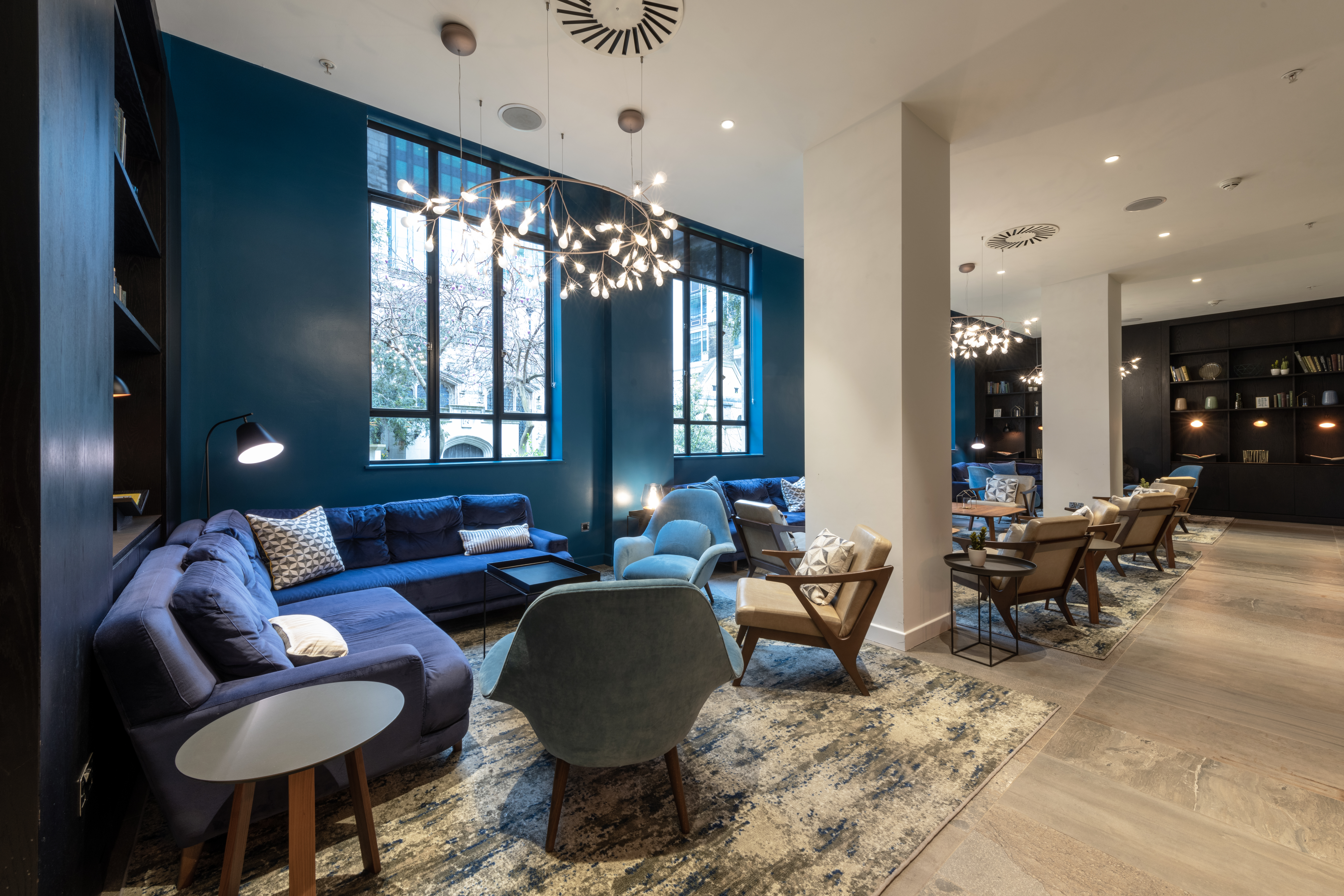apex city of london lounge area